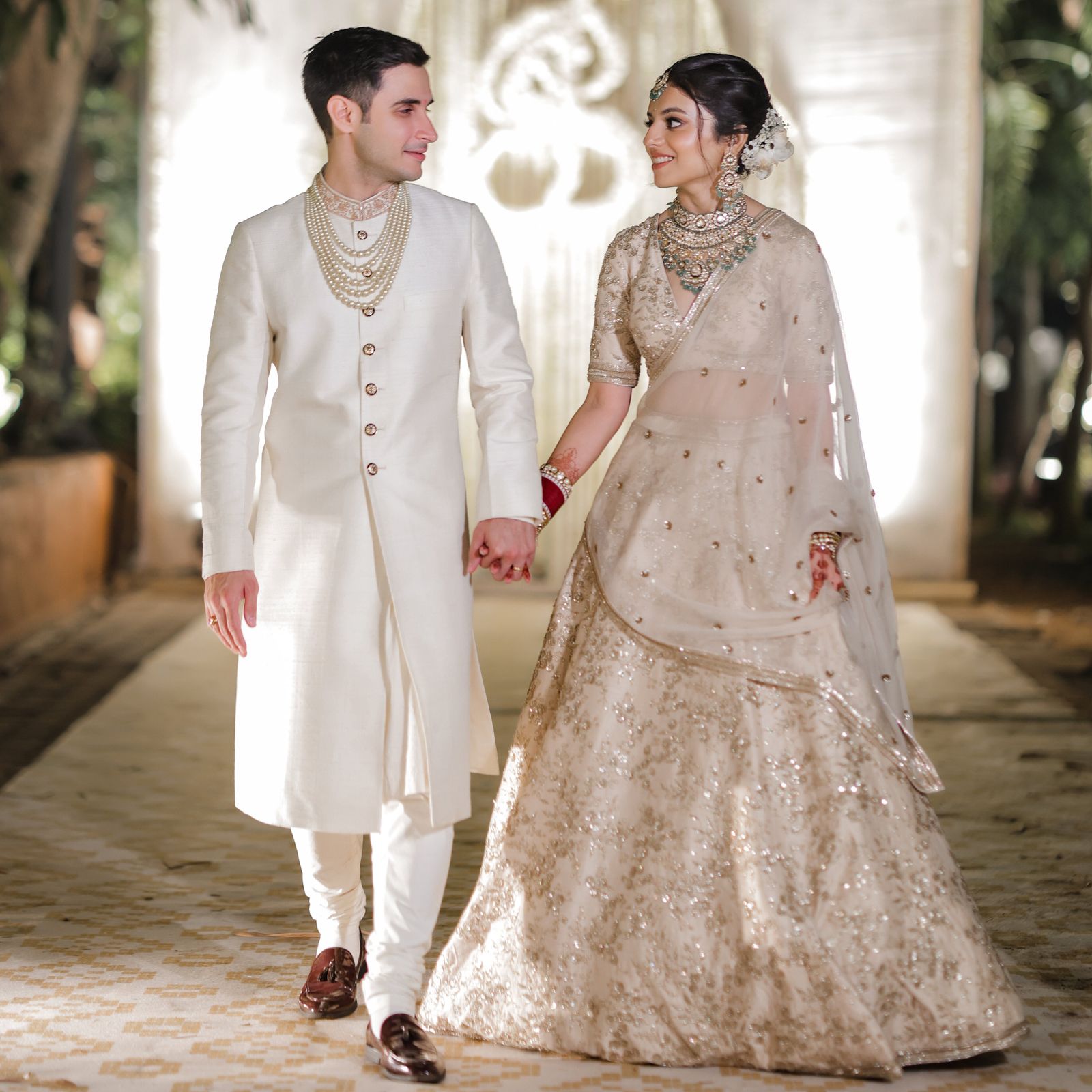 This couple's wedding brought together Parsi and Hindu customs, rituals and flavours